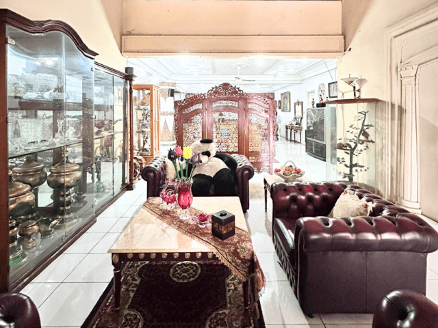 8-Bedrooms House For Sale in Tebet