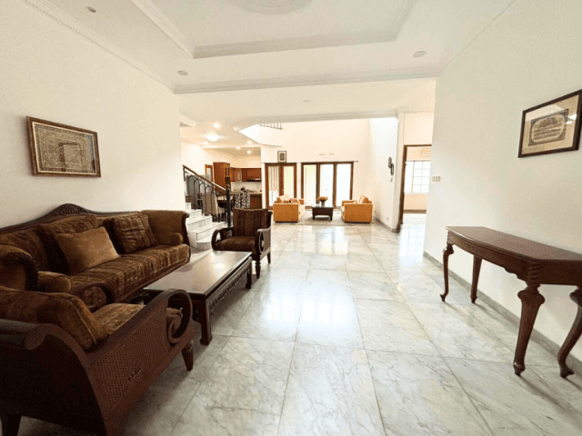 5-Bedrooms House For Rent in Pejaten