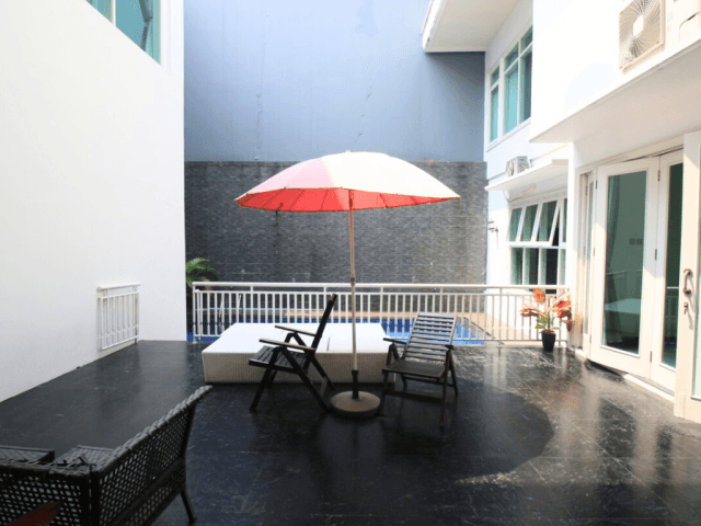 6-Bedrooms House For Rent Patra Kuningan