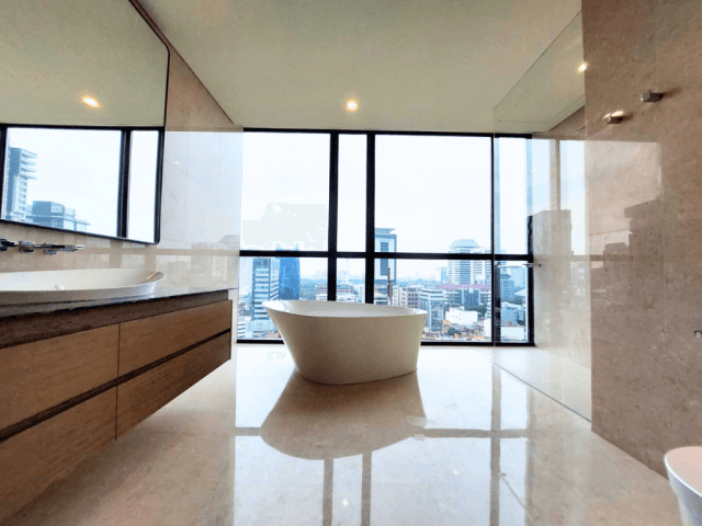 Pakubuwono Menteng Lantai Sedang