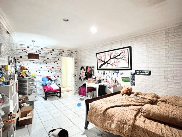 8-Bedrooms House For Sale in Tebet