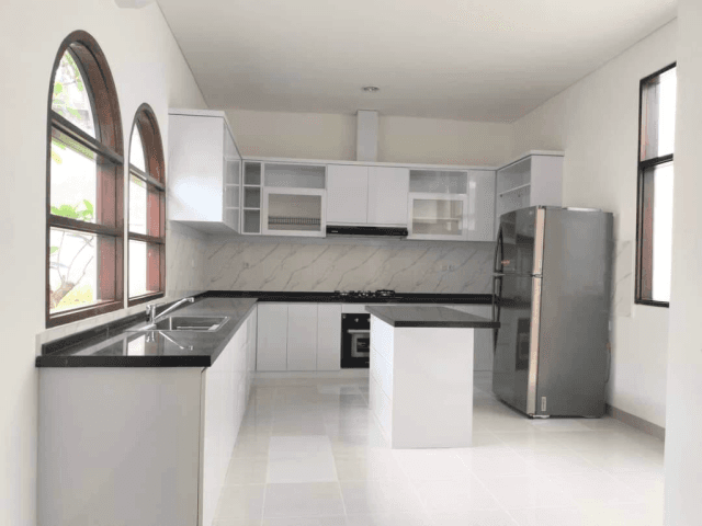4+1 Bedrooms House for Rent in Kemang Dalam