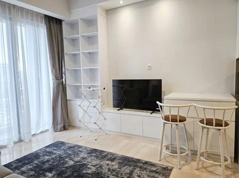 Fifty Seven Promenade Tower City Lantai Sedang