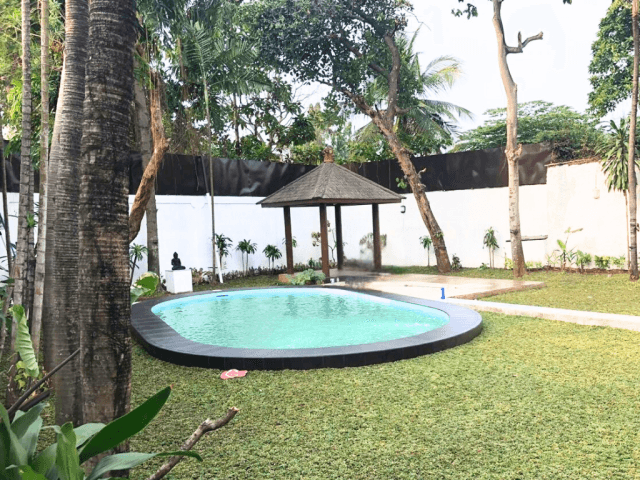 4-Bedrooms House For Rent in Kemang Dalam