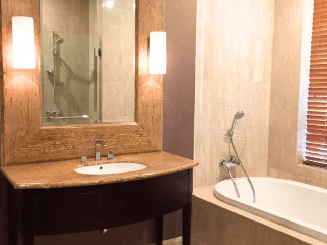 Pakubuwono View Tower Lacewood Lantai Sedang