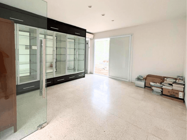 Rumah Dijual Jl. Suwiryo Menteng 7 Kamar