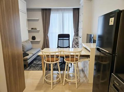 Fifty Seven Promenade Tower City Lantai Sedang