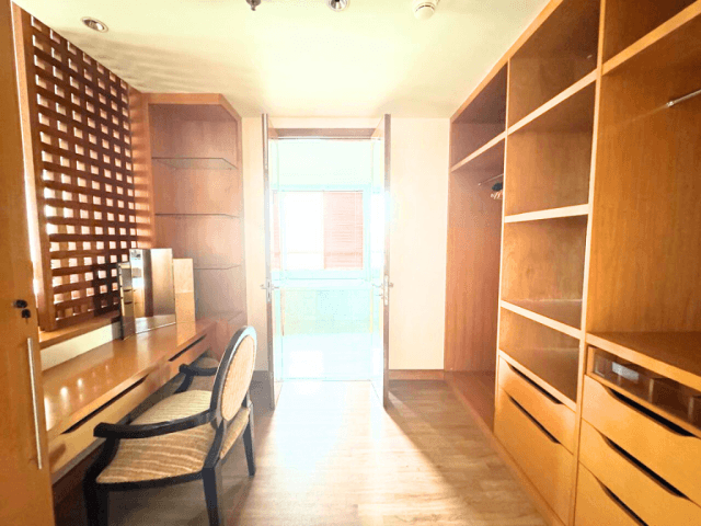 Pakubuwono Residence Tower Ironwood Lantai Rendah