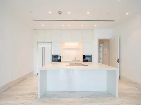 Apartemen St. Regis Mid Floor