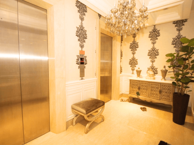Pakubuwono Signature Middle Floor
