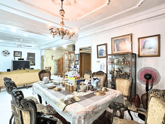 8-Bedrooms House For Sale in Tebet
