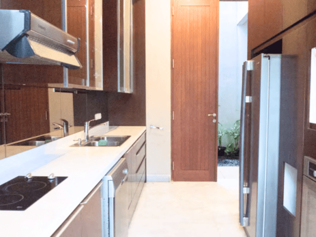 5-Bedrooms House For Sale in Kemang