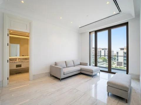 Apartemen St. Regis Mid Floor