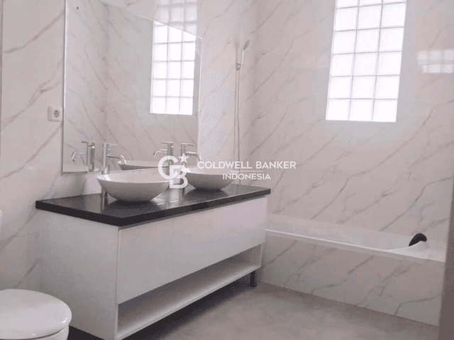 Disewakan Rumah Kemang Dalam 4+1BR