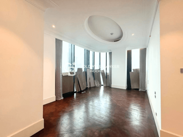 St. Regis Jakarta Lantai Sedang