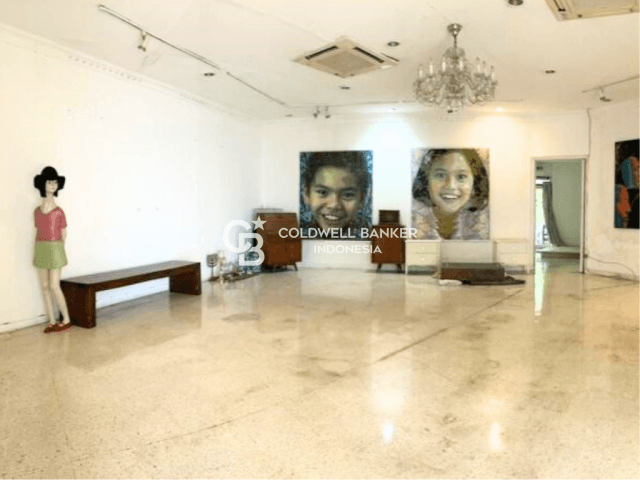 7-Bedrooms House For Sale in Jl. Suwiryo Menteng