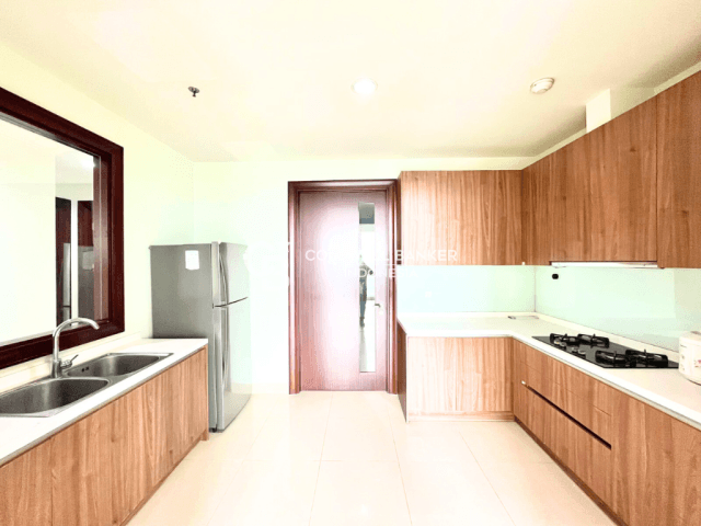 Pakubuwono View Tower Lacewood Lantai Sedang