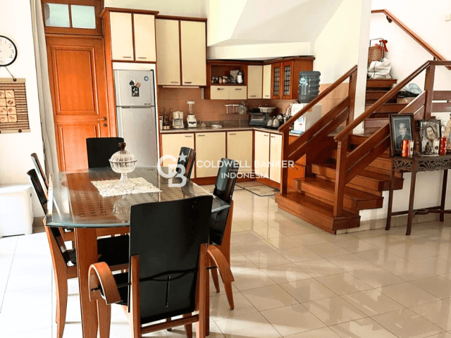 Rumah Dijual Patal Senayan 5 Kamar