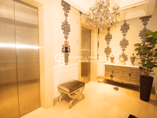 Pakubuwono Signature Lantai Sedang