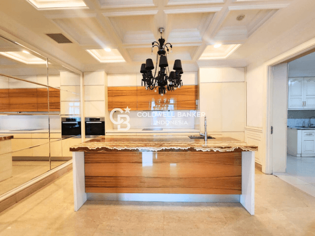 Pakubuwono Signature Lantai Sedang