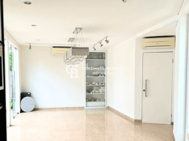 Rumah Dijual Jl. Suwiryo Menteng 7 Kamar