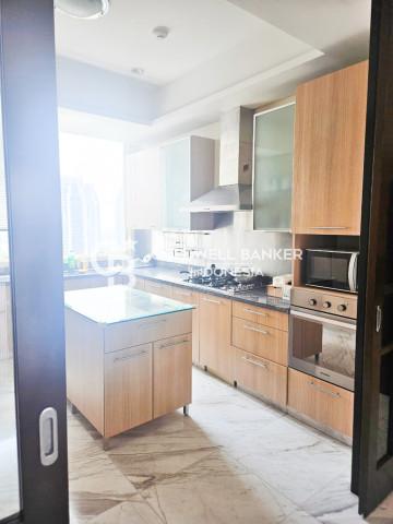 The Peak Sudirman Tower Regis Lantai Sedang