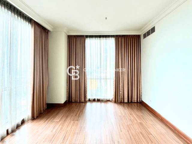 Pakubuwono View Tower Lacewood Lantai Sedang