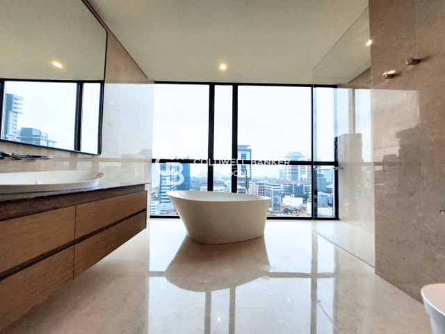 Pakubuwono Menteng Lantai Sedang