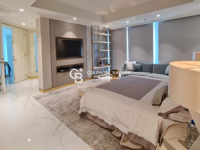 Four Seasons Tower Summer