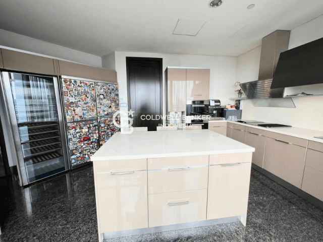 Four Seasons Tower Summer Lantai 31