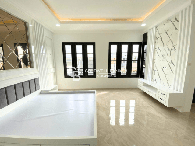 Rumah Dijual Jl. Dwijaya Radio Dalam 6 Kamar