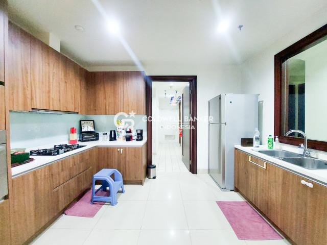 Pakubuwono View Tower Lacewood Lantai Sedang