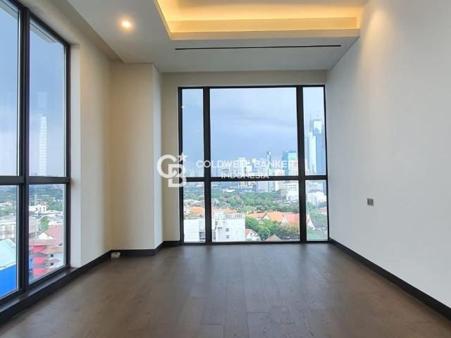 Pakubuwono Menteng Lantai Sedang