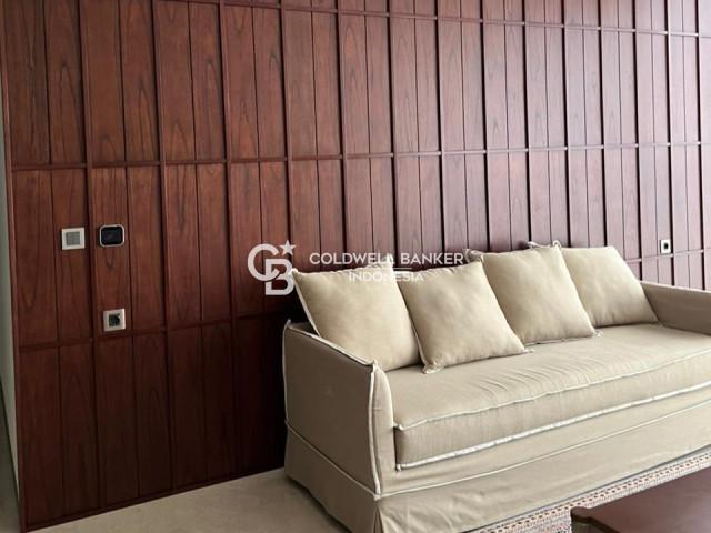 Pakubuwono Menteng Lantai Sedang