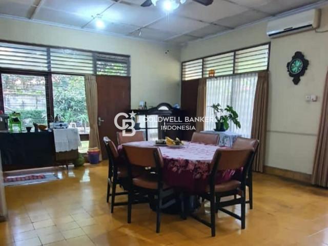 Rumah Dijual Jl. Flamboyan Menteng 6 Kamar
