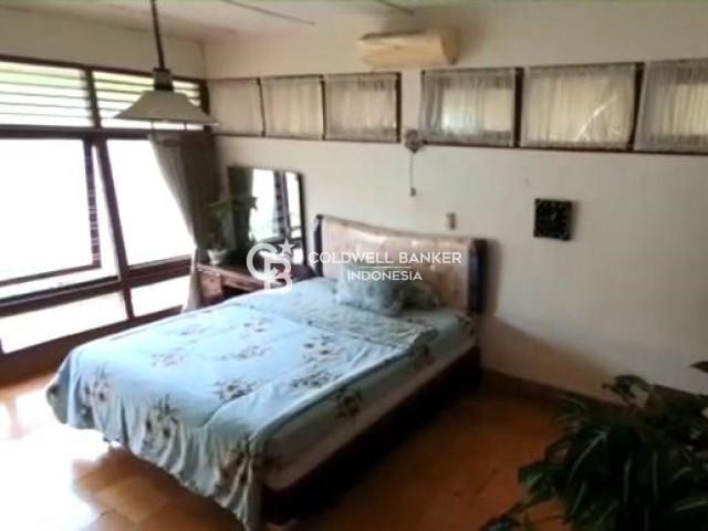 Rumah Dijual Jl. Flamboyan Menteng 6 Kamar